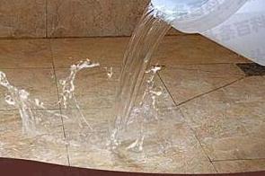白沟漏水维修 免砸砖防水材料该如何施工